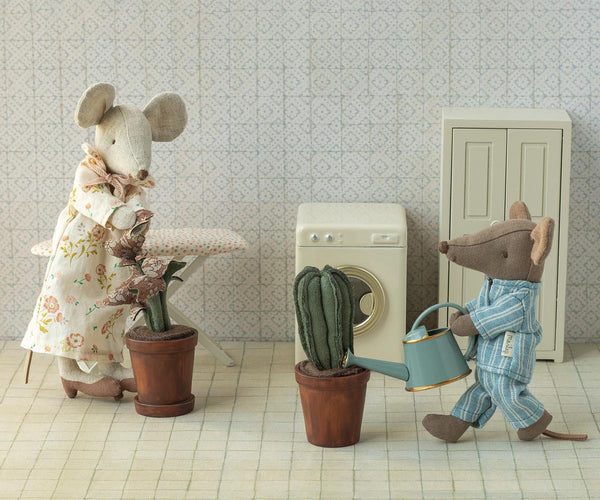 mouse | iron and ironing board