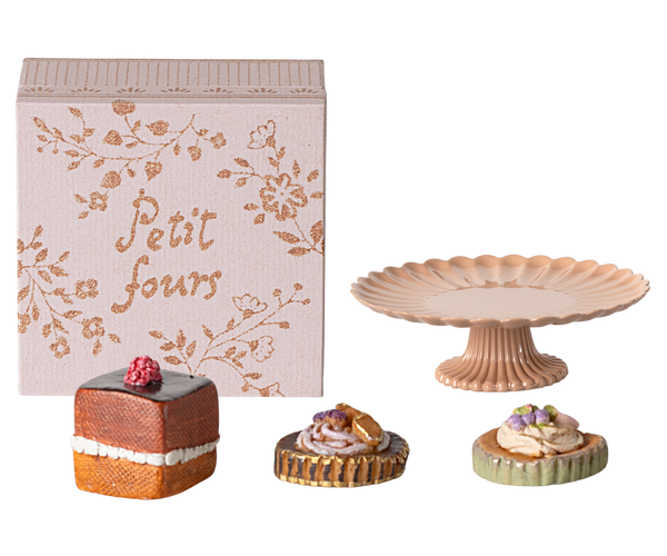 mini | cakes and cakestand