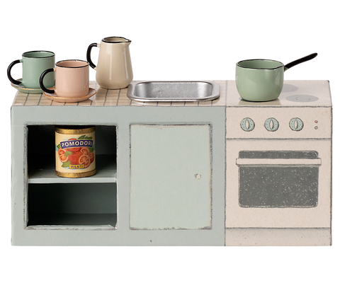 mouse | kitchen counter