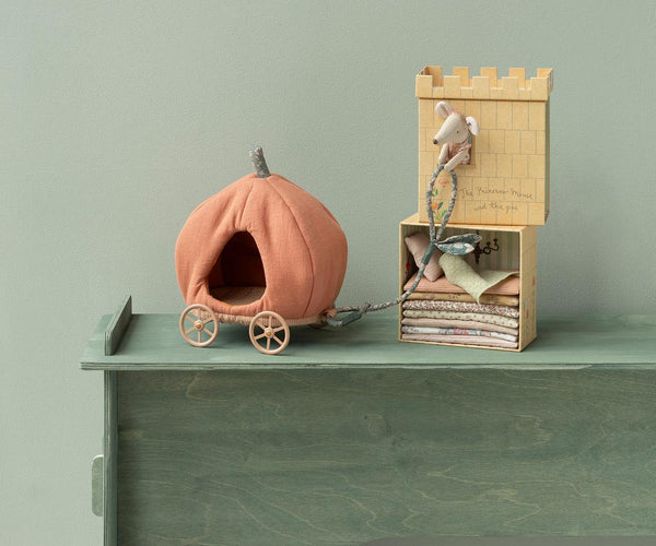 mouse | pumpkin carriage (local only)