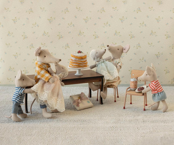 mouse | party cake and cake stand - off white