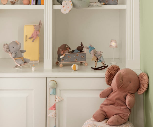 safari friends | medium elephant - vintage rose
