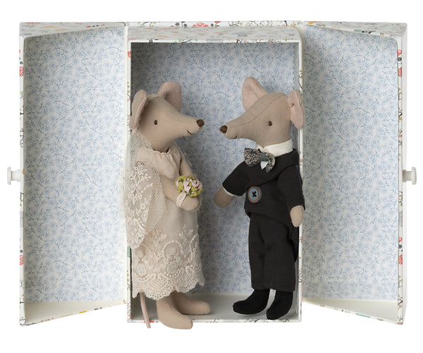 wedding mice couple in box