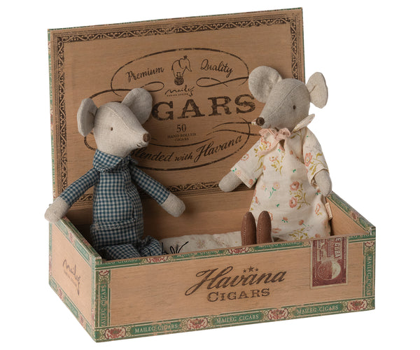 grandma and grandpa mice in cigarbox
