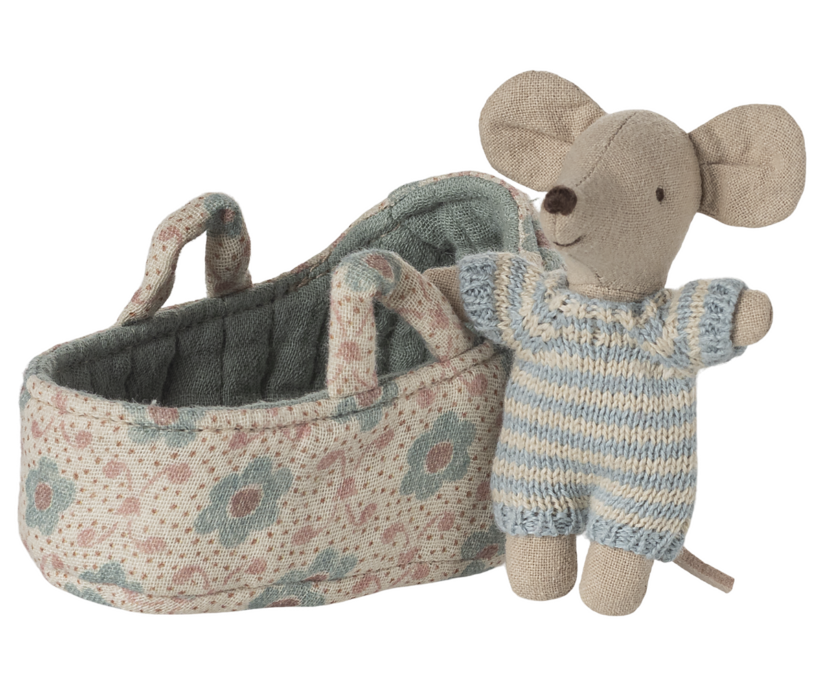 baby mouse in carrycot | blue