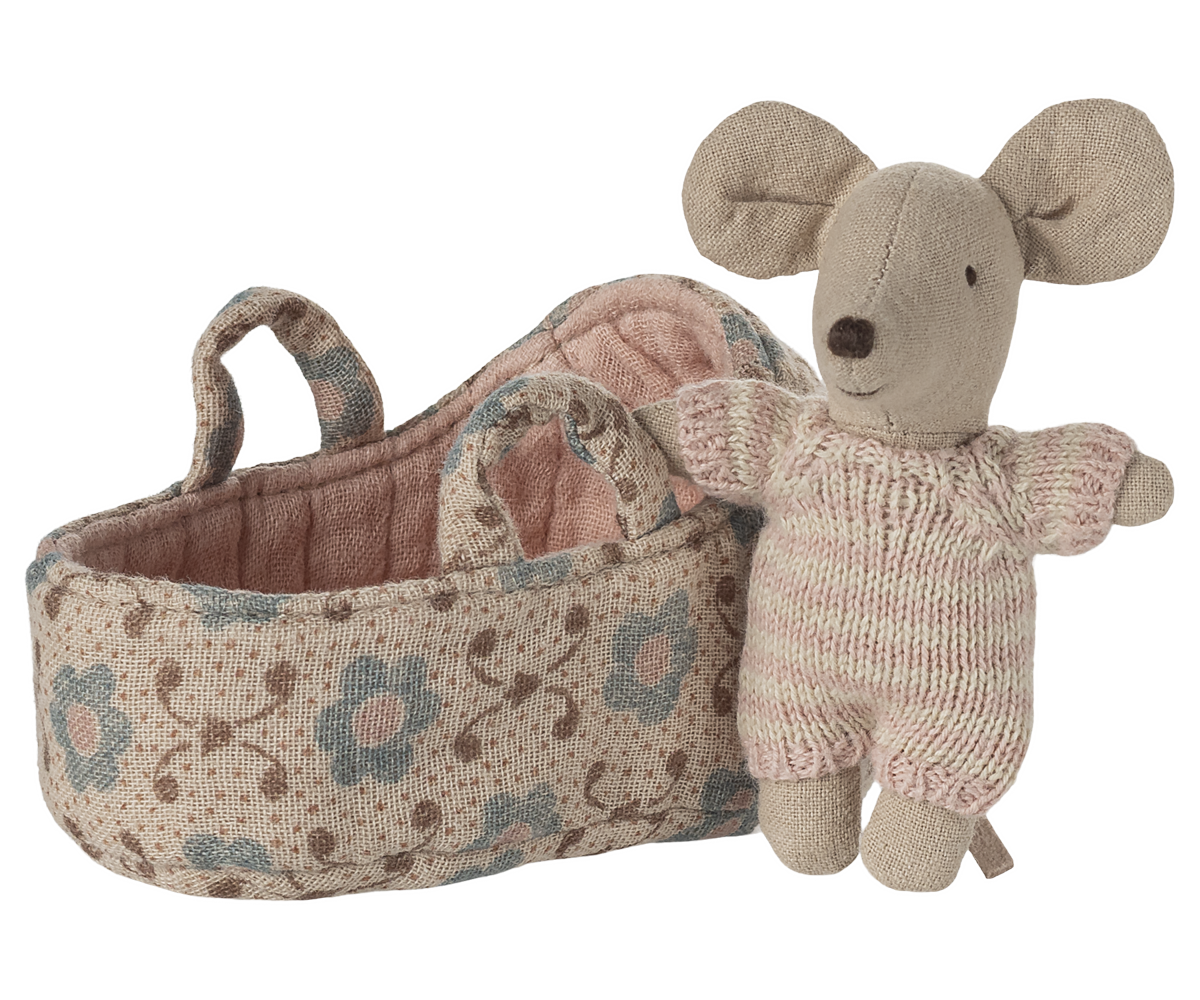 baby mouse in carrycot | rose