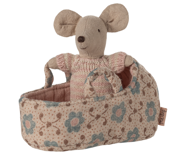baby mouse in carrycot | rose