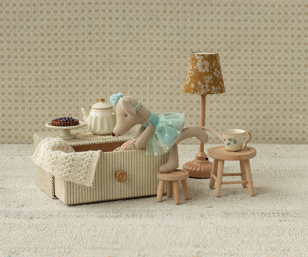 little sister | dance mouse in daybed