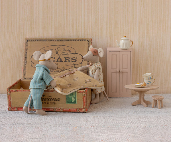 mum & dad mice in a cigar box (new!)