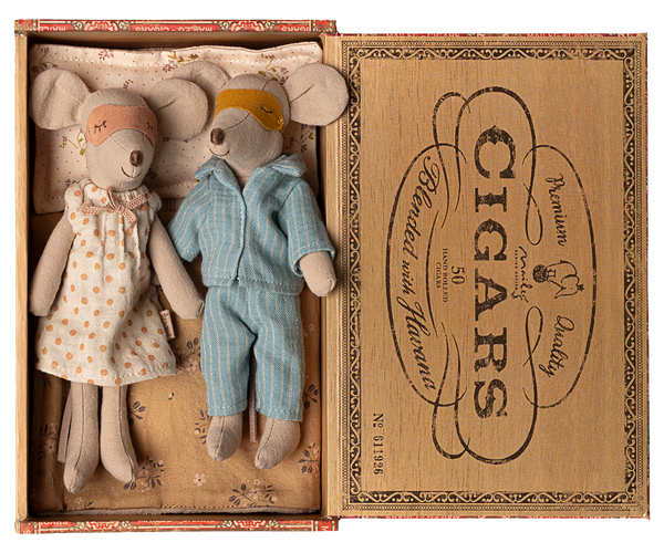mum & dad mice in a cigar box (new!)
