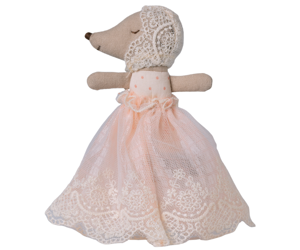 baby mouse in gown | powder