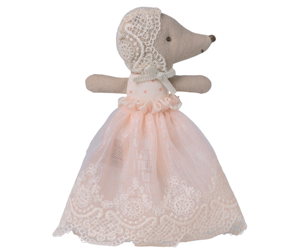 baby mouse in gown | powder
