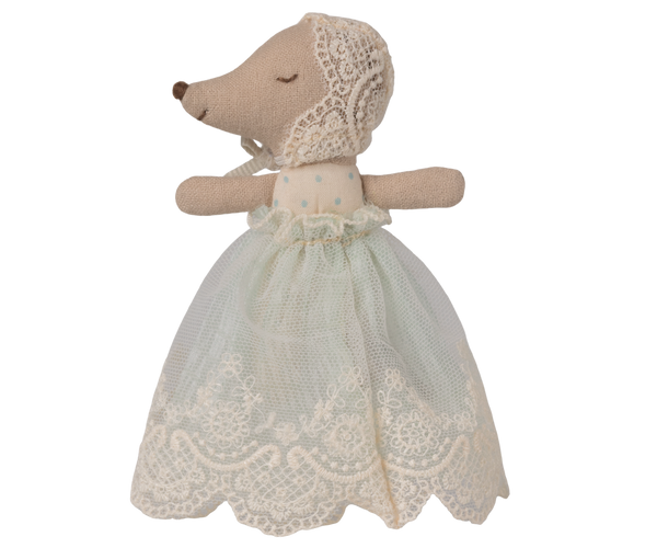 baby mouse in gown | mint