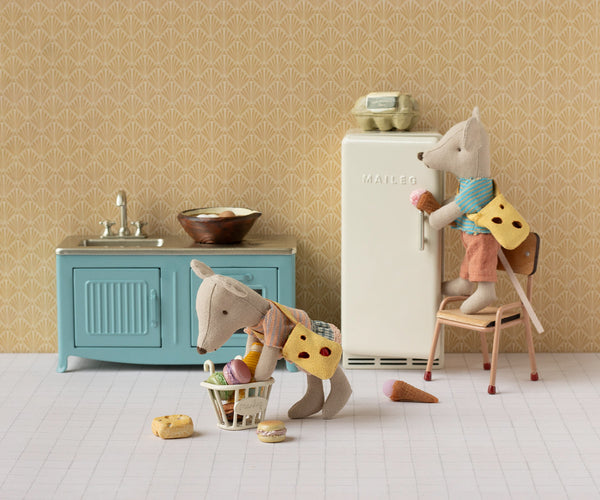 little brother mouse with bag