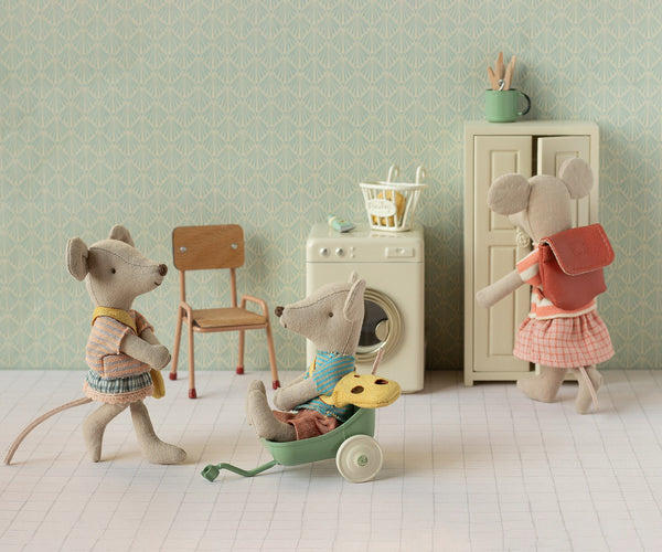 big sister | tricycle mouse - coral