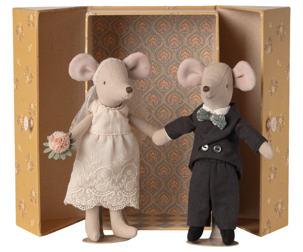 wedding mice couple in box | mum and dad