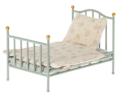 vintage bed | mouse - mint