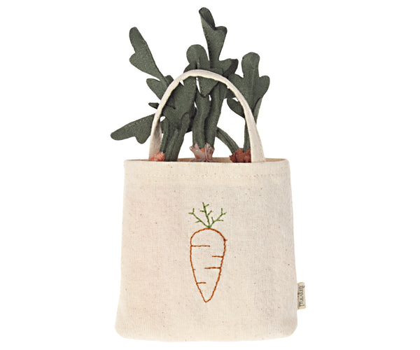 carrots in shopping bag