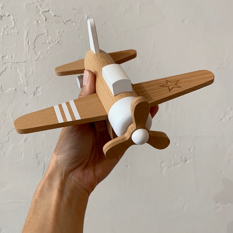 hikoki pull-back propeller plane | white